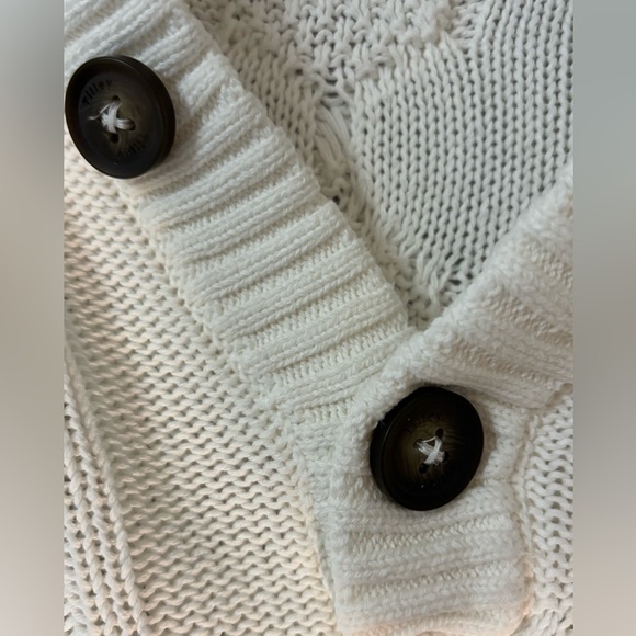 💙100% Cotton Winter White Cable Knit Sweater - Picture 3 of 11